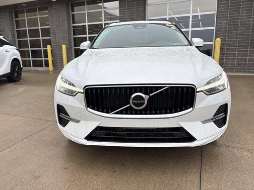 2022 Volvo XC60 B5 Momentum