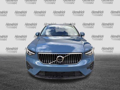 2025 Volvo XC40 B5 Plus Bright Theme