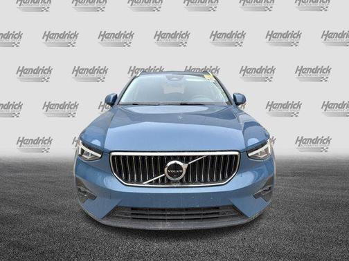 2025 Volvo XC40 B5 Plus Bright Theme
