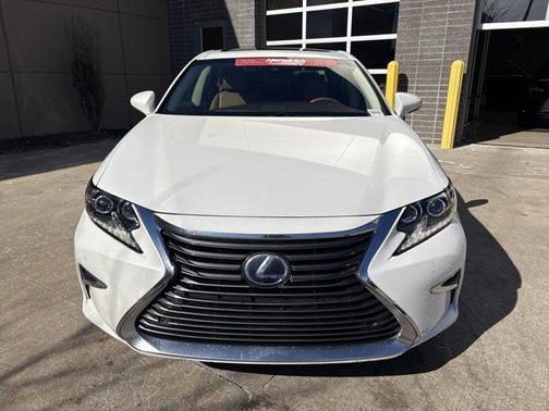 2016 Lexus ES 300h Base