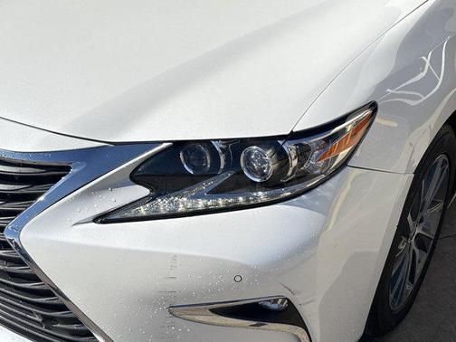 2016 Lexus ES 300h Base
