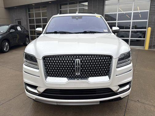 WHITE PLATINUM TRI-COAT MET 2019 Lincoln Navigator L Black Label