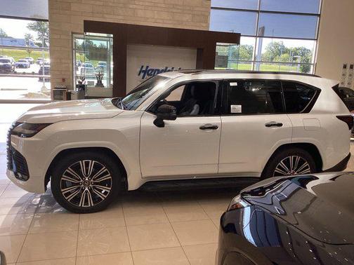 2025 Lexus LX 700h Luxury
