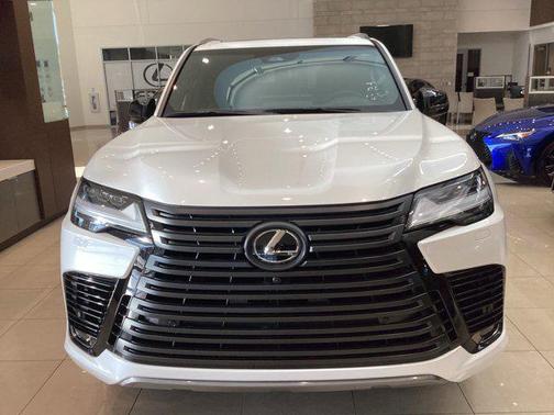 2025 Lexus LX 700h Luxury