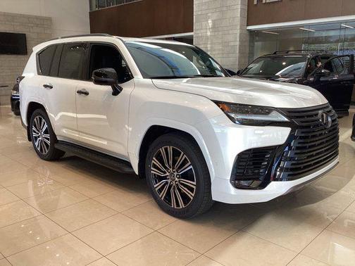 2025 Lexus LX 700h Luxury