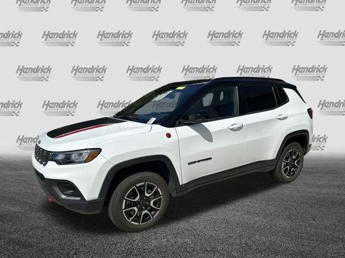 Bright White Clearcoat 2025 Jeep Compass Trailhawk