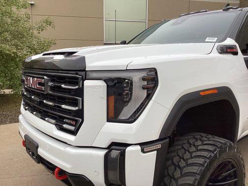 2024 GMC Sierra 2500 AT4