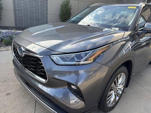 2020 Toyota Highlander Hybrid Platinum
