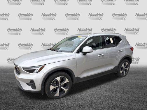 2025 Volvo XC40 B5 Plus Bright Theme