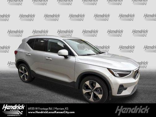 2025 Volvo XC40 B5 Plus Bright Theme