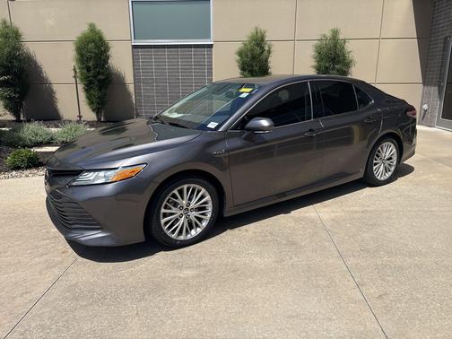 Predawn Gray Mica 2019 Toyota Camry Hybrid XLE