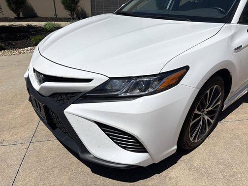 2019 Toyota Camry Hybrid SE