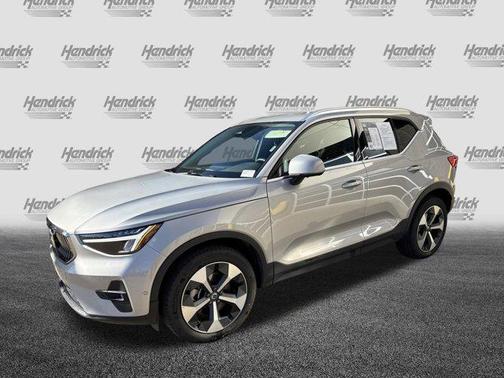 2025 Volvo XC40 B5 Plus Bright Theme