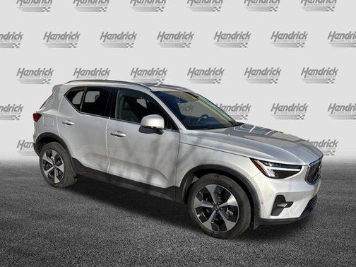 2025 Volvo XC40 B5 Plus Bright Theme