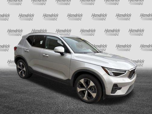 2025 Volvo XC40 B5 Plus Bright Theme