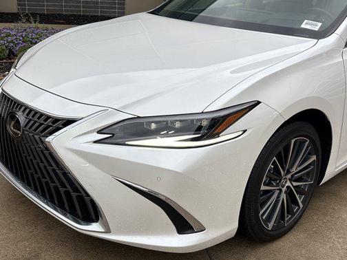 2023 Lexus ES 300h Luxury