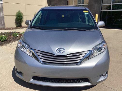 2017 Toyota Sienna XLE Premium