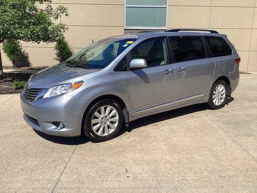 2017 Toyota Sienna XLE Premium