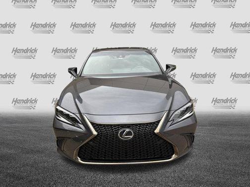 2023 Lexus ES 300h F SPORT Handling