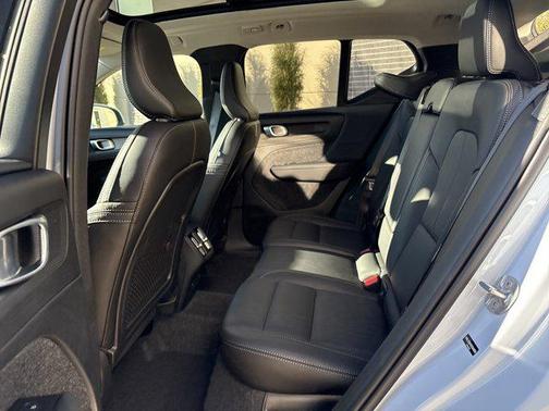 2025 Volvo XC40 B5 Plus Bright Theme