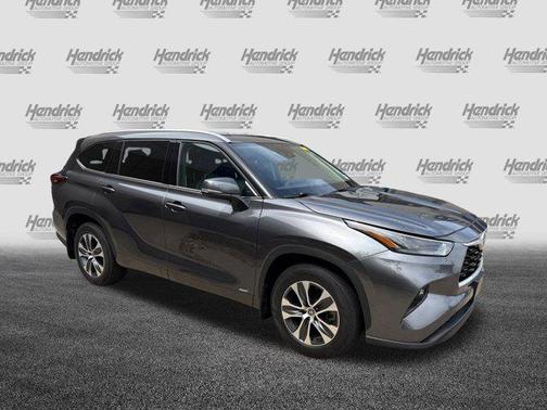 2022 Toyota Highlander Hybrid XLE