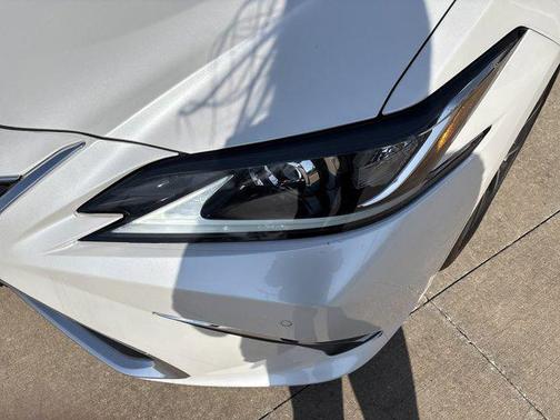 2022 Lexus ES 250 Base