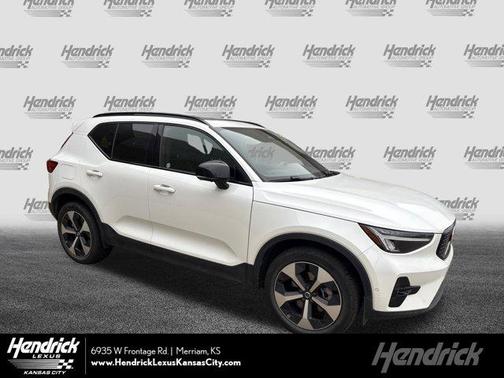 2025 Volvo XC40 B5 Plus Dark Theme