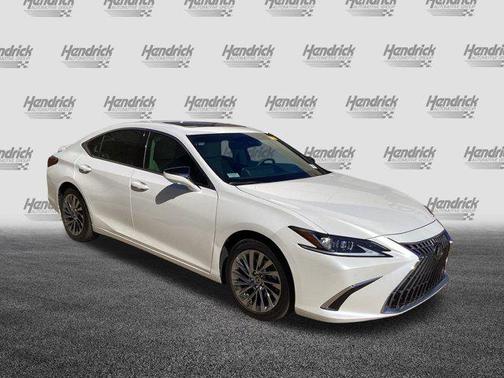 Eminent White Pearl 2024 Lexus ES 300h Luxury