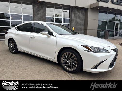 Eminent White Pearl 2024 Lexus ES 300h Luxury