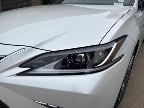 Eminent White Pearl 2024 Lexus ES 300h Luxury