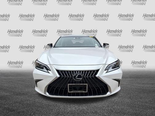 Eminent White Pearl 2024 Lexus ES 300h Luxury