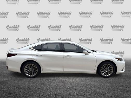 Eminent White Pearl 2024 Lexus ES 300h Luxury