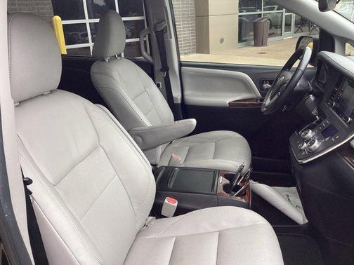 2018 Toyota Sienna Limited Premium