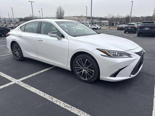 2023 Lexus ES 250 Base