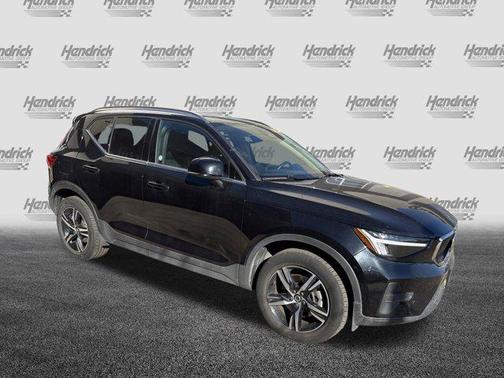 2025 Volvo XC40 B5 Core Bright Theme