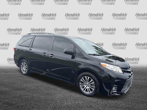 2019 Toyota Sienna XLE
