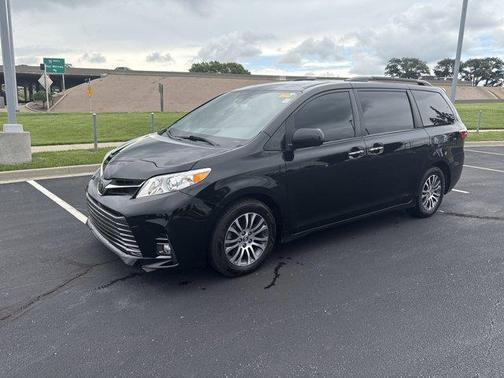 2019 Toyota Sienna XLE