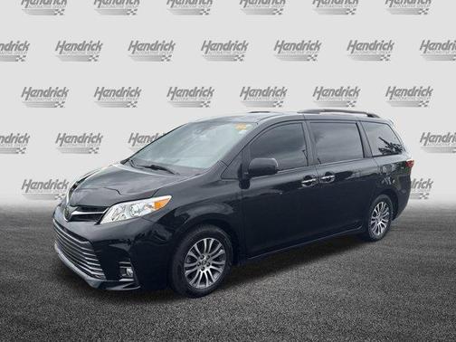 2019 Toyota Sienna XLE