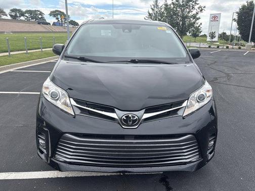 2019 Toyota Sienna XLE