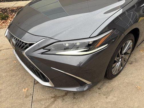 2024 Lexus ES 300h Ultra Luxury