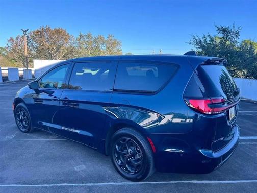 Fathom Blue Pearlcoat 2023 Chrysler Pacifica Hybrid Touring L