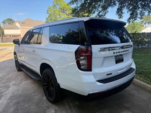 Summit White 2021 Chevrolet Suburban LS