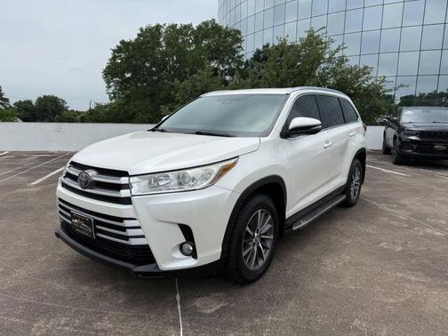 Blizzard Pearl 2019 Toyota Highlander XLE