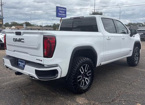 2022 GMC Sierra 1500 Limited 4WD Crew Cab 147" AT4