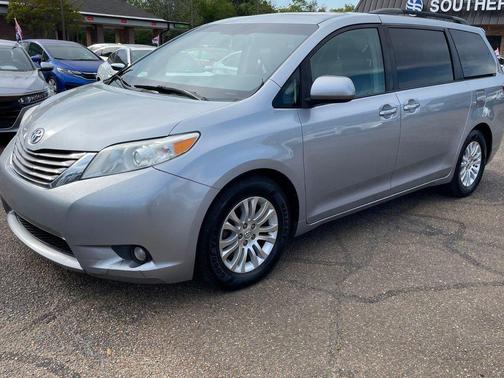 2015 Toyota Sienna 5dr 8-Pass Van XLE FWD (Natl)