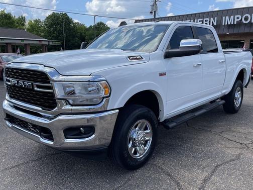 Bright White Clearcoat 2024 RAM 2500 Big Horn 4x4 Crew Cab 6'4" Box