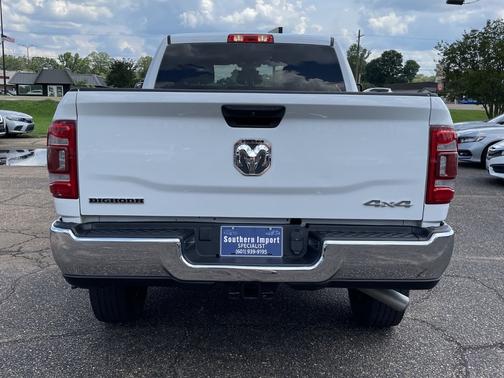 Bright White Clearcoat 2024 RAM 2500 Big Horn 4x4 Crew Cab 6'4" Box