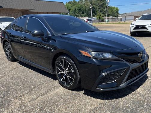 Midnight Black Metallic 2021 Toyota Camry SE Auto (Natl)