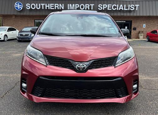 Salsa Red Pearl 2020 Toyota Sienna SE FWD 8-Passenger (Natl)