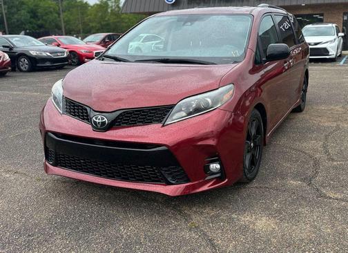 2020 Toyota Sienna SE